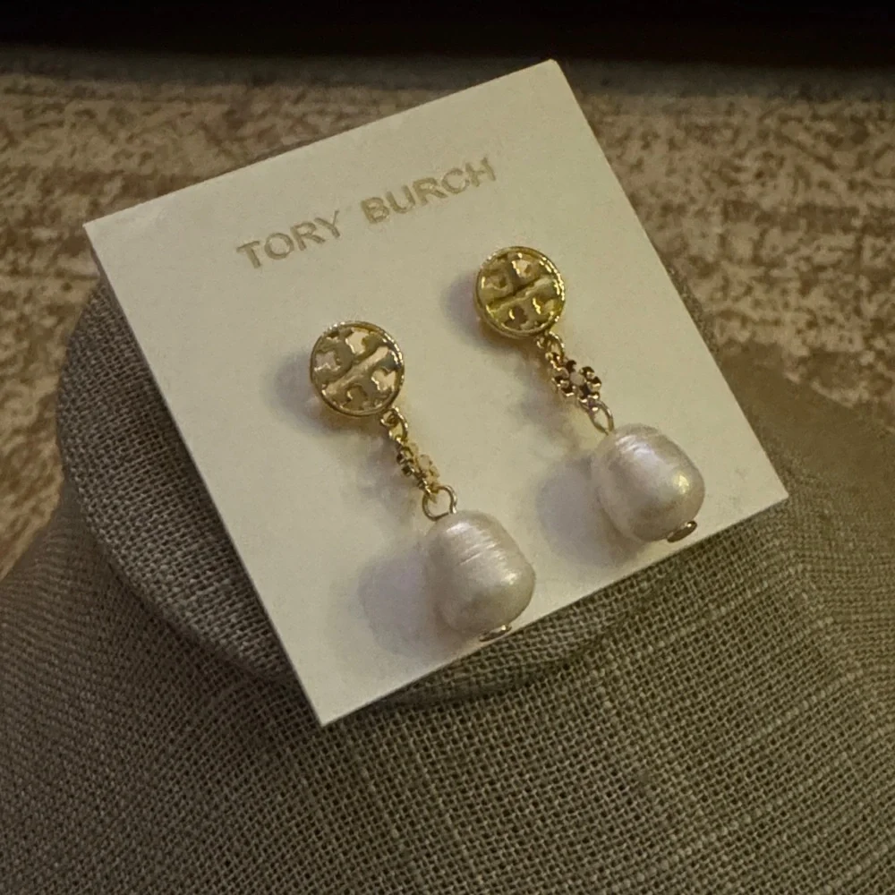 Tory Burch • Pearl gold drop dangle earrings $98